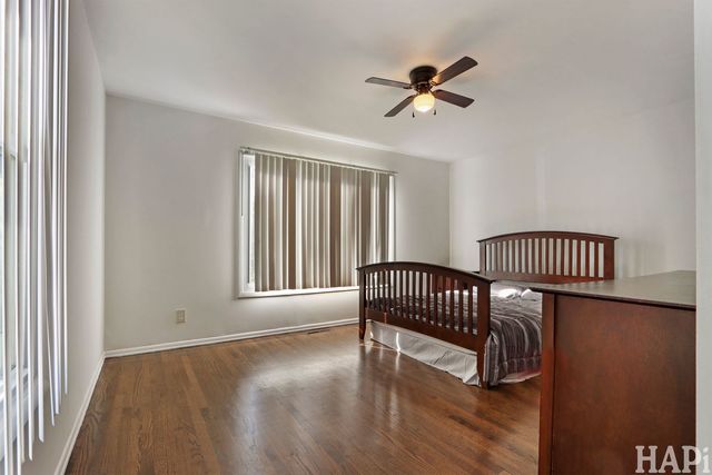 810 N Oakwood Drive, Mchenry, IL 60050