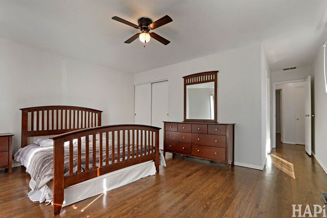 810 N Oakwood Drive, Mchenry, IL 60050