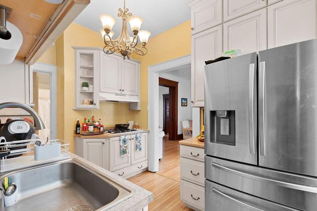 510 S VAN BUREN STREET, Green Bay, WI 54301