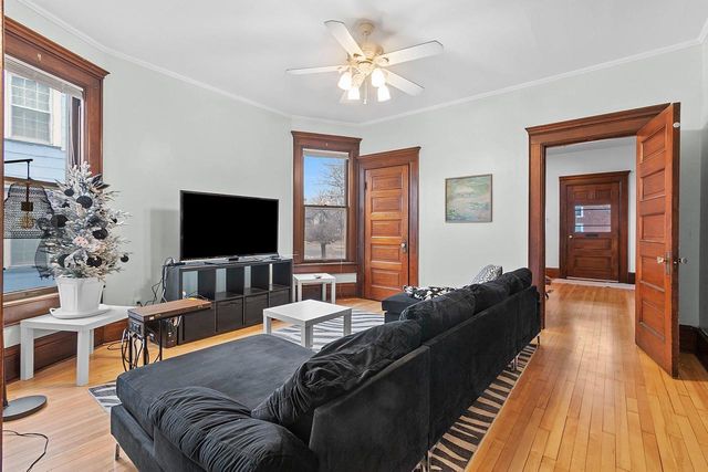 510 S VAN BUREN STREET, Green Bay, WI 54301