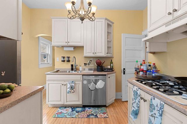 510 S VAN BUREN STREET, Green Bay, WI 54301