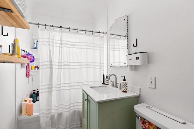 510 S VAN BUREN STREET, Green Bay, WI 54301