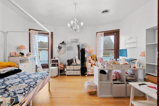 510 S VAN BUREN STREET, Green Bay, WI 54301