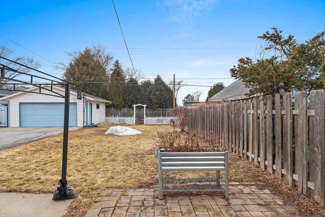 510 S VAN BUREN STREET, Green Bay, WI 54301