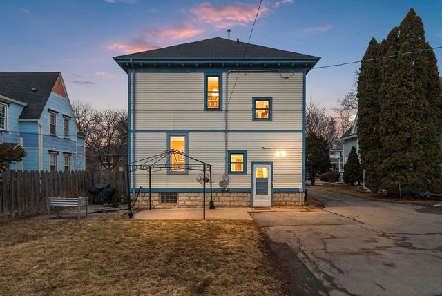 510 S VAN BUREN STREET, Green Bay, WI 54301