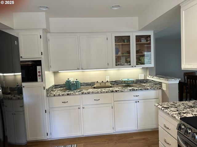 801 BROOKHAVEN Dr A, Brookings, OR 97415