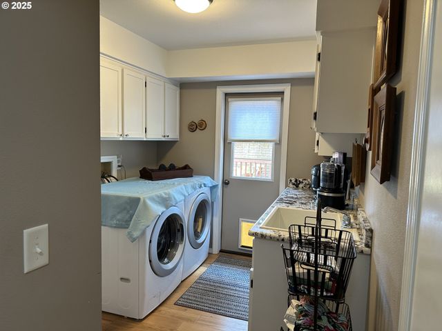 801 BROOKHAVEN Dr A, Brookings, OR 97415