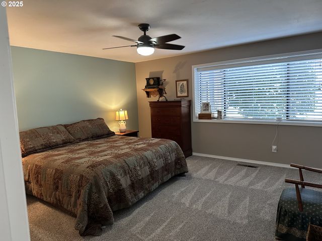 801 BROOKHAVEN Dr A, Brookings, OR 97415