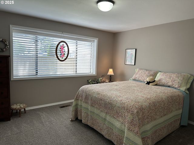 801 BROOKHAVEN Dr A, Brookings, OR 97415