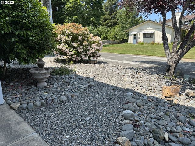 801 BROOKHAVEN Dr A, Brookings, OR 97415
