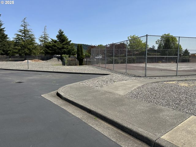 801 BROOKHAVEN Dr A, Brookings, OR 97415