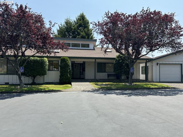 801 BROOKHAVEN Dr A, Brookings, OR 97415