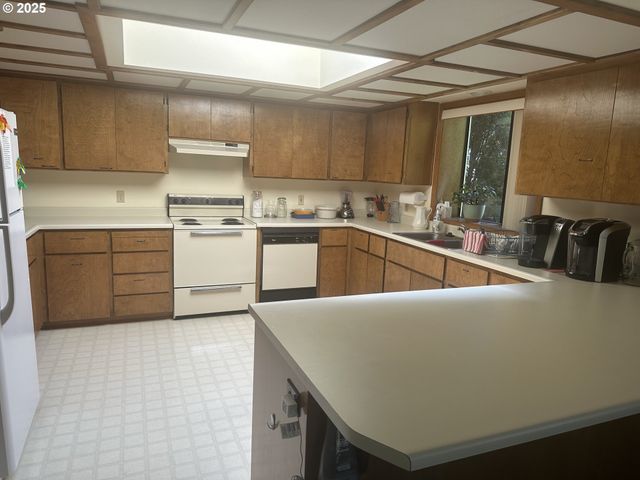 801 BROOKHAVEN Dr A, Brookings, OR 97415