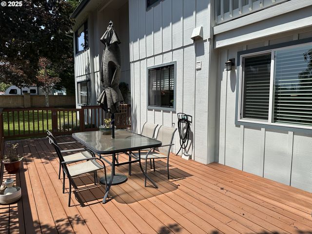 801 BROOKHAVEN Dr A, Brookings, OR 97415
