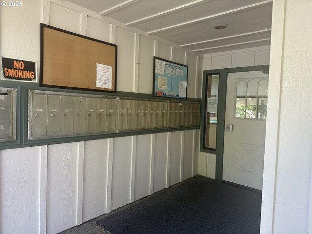 801 BROOKHAVEN Dr A, Brookings, OR 97415