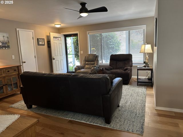 801 BROOKHAVEN Dr A, Brookings, OR 97415