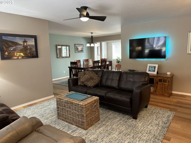 801 BROOKHAVEN Dr A, Brookings, OR 97415