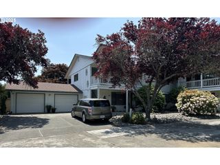 801 BROOKHAVEN Dr A, Brookings, OR 97415