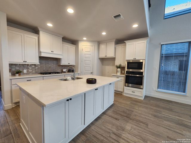 12510 Thrall, San Antonio, TX 78253