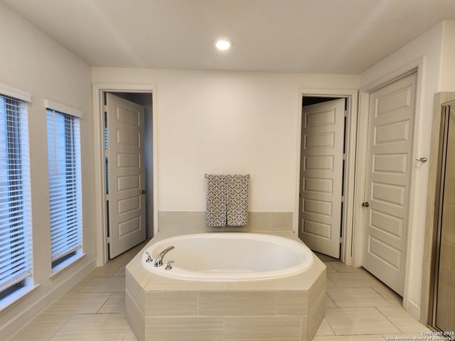 12510 Thrall, San Antonio, TX 78253