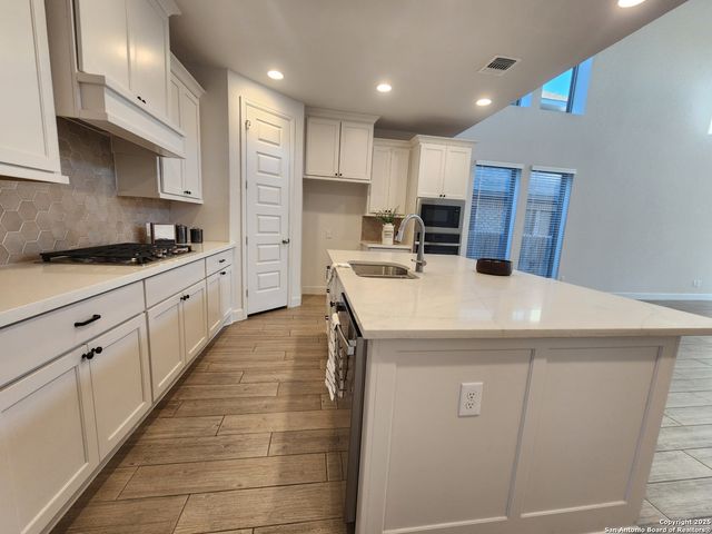 12510 Thrall, San Antonio, TX 78253