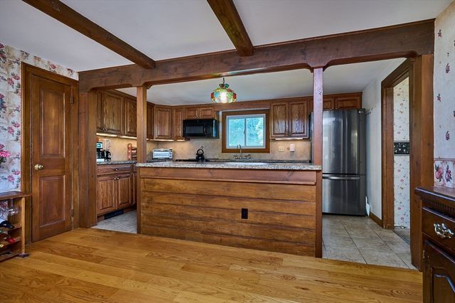 666 Montgomery Rd, Westfield, MA 01085