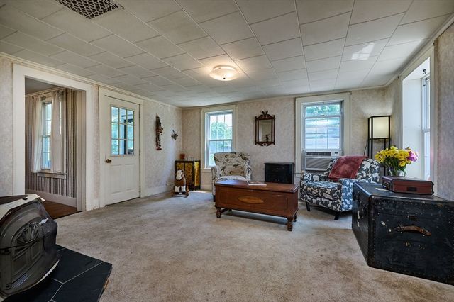666 Montgomery Rd, Westfield, MA 01085