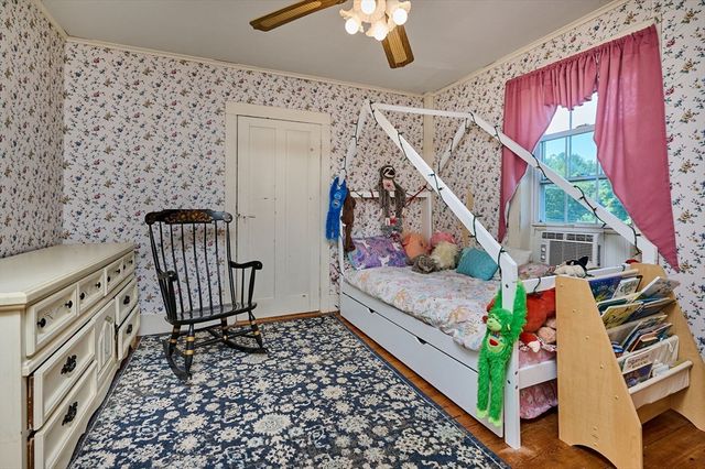666 Montgomery Rd, Westfield, MA 01085