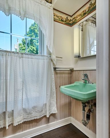 666 Montgomery Rd, Westfield, MA 01085