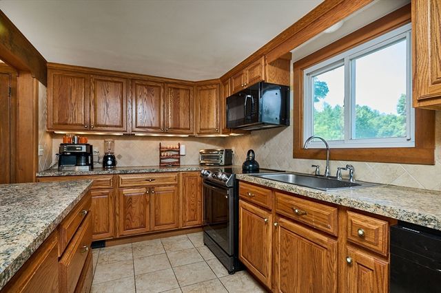 666 Montgomery Rd, Westfield, MA 01085