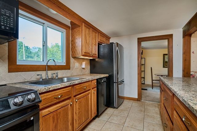 666 Montgomery Rd, Westfield, MA 01085