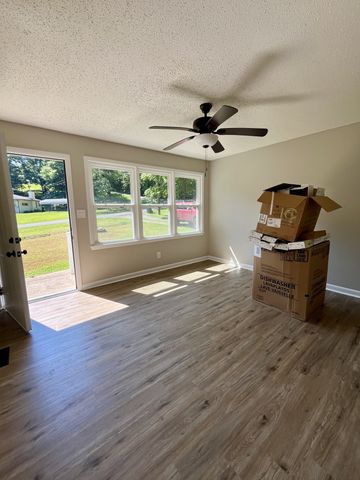 1818 Crestview Dr, Pulaski, TN 38478