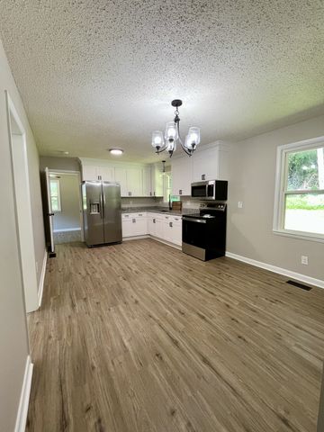 1818 Crestview Dr, Pulaski, TN 38478