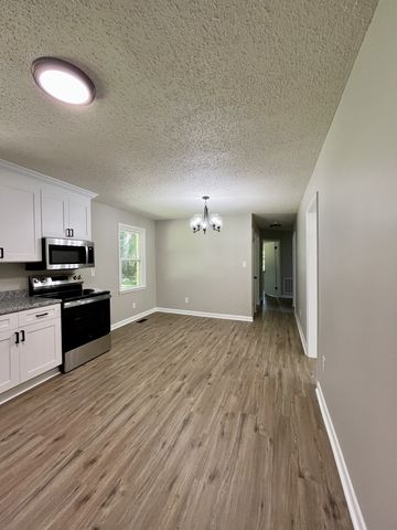 1818 Crestview Dr, Pulaski, TN 38478