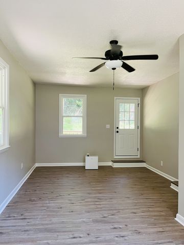 1818 Crestview Dr, Pulaski, TN 38478