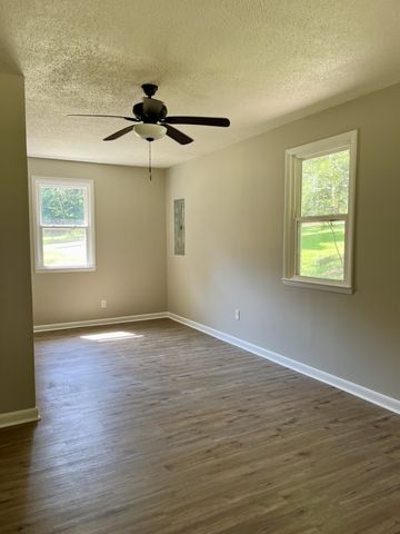1818 Crestview Dr, Pulaski, TN 38478