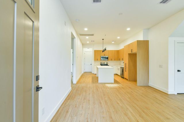 164 Wallace St A, Houston, TX 77022