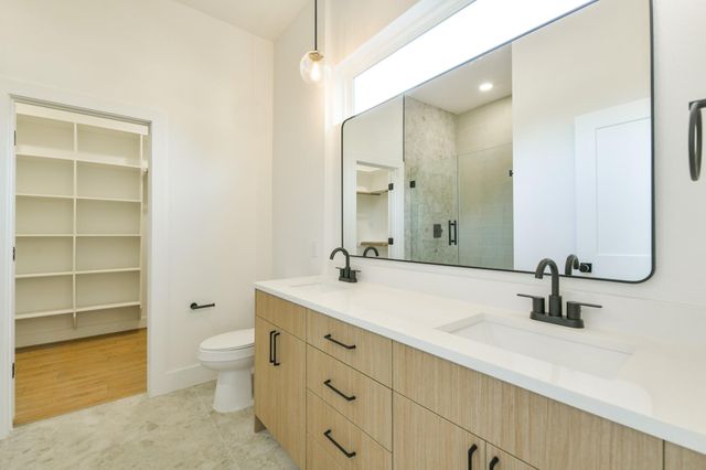 164 Wallace St A, Houston, TX 77022