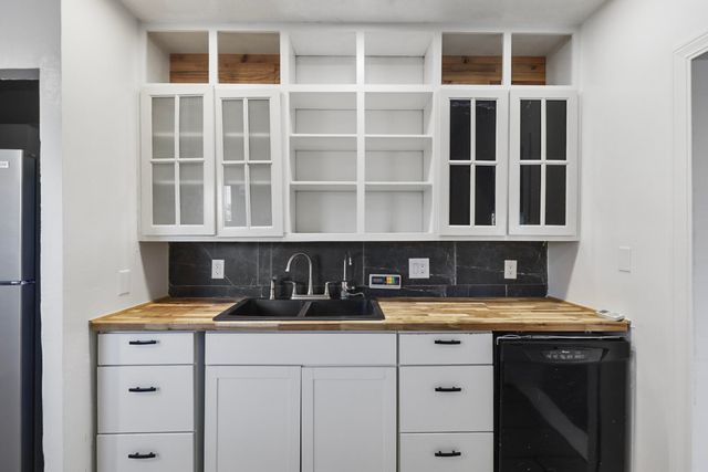 2424 La Veta Drive NE, Albuquerque, NM 87110