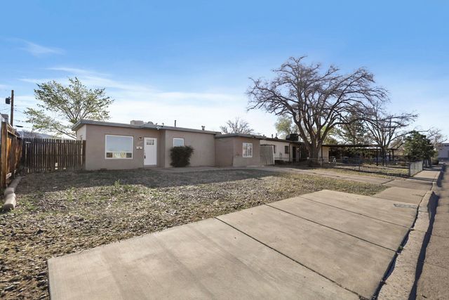 2424 La Veta Drive NE, Albuquerque, NM 87110