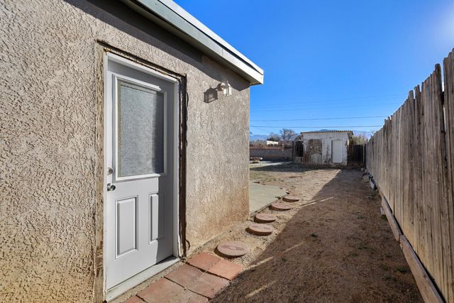 2424 La Veta Drive NE, Albuquerque, NM 87110