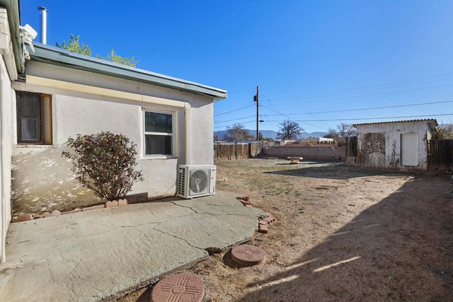 2424 La Veta Drive NE, Albuquerque, NM 87110