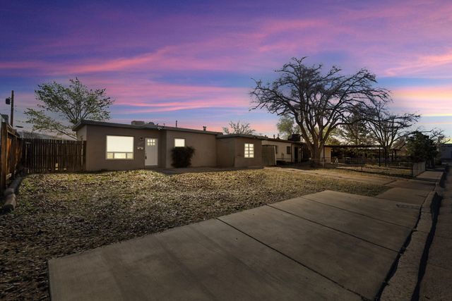 2424 La Veta Drive NE, Albuquerque, NM 87110
