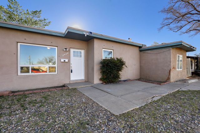 2424 La Veta Drive NE, Albuquerque, NM 87110