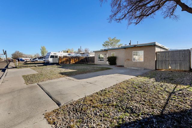 2424 La Veta Drive NE, Albuquerque, NM 87110