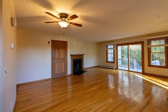 8 Spinnaker Ln B, Taunton, MA 02780