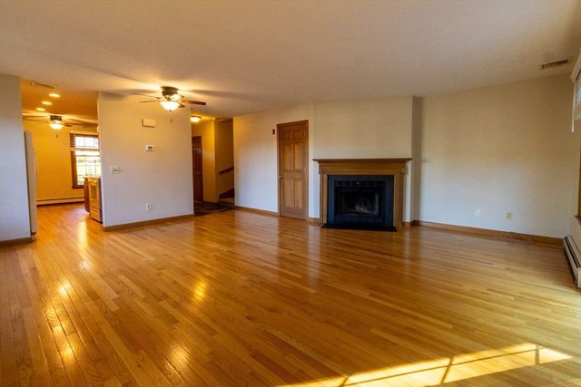 8 Spinnaker Ln B, Taunton, MA 02780