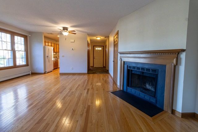 8 Spinnaker Ln B, Taunton, MA 02780