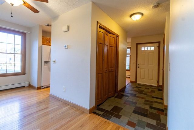 8 Spinnaker Ln B, Taunton, MA 02780