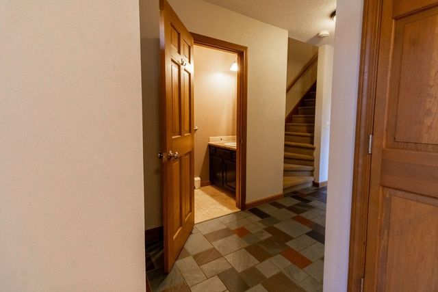 8 Spinnaker Ln B, Taunton, MA 02780